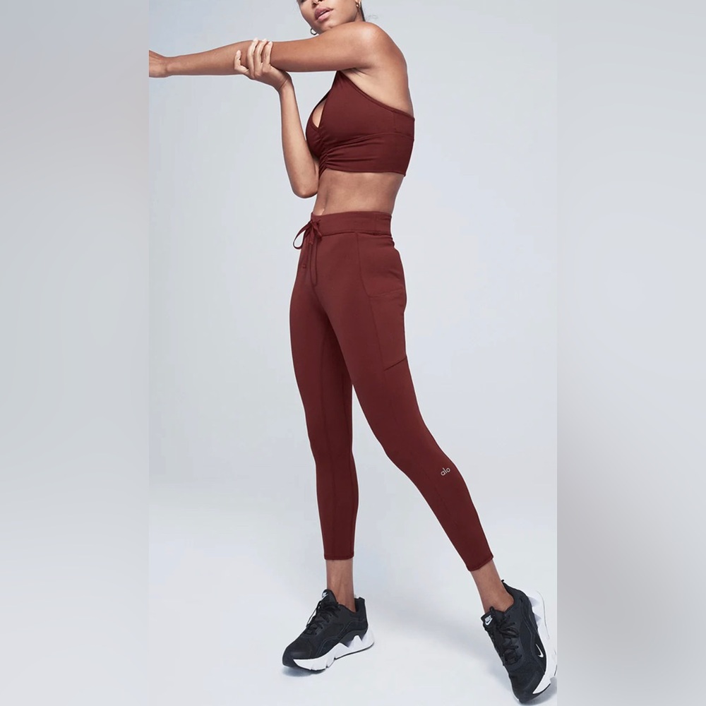 NWT ALO YOGA CHECKPOINT LEGGING - it sculpts and smoothes flawlessly - Picture 2 of 6